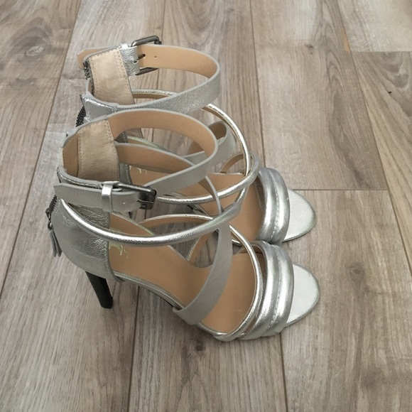 Joe’s Jeans Robbie Metallic Silver Leather Heels - Picture 3 of 8